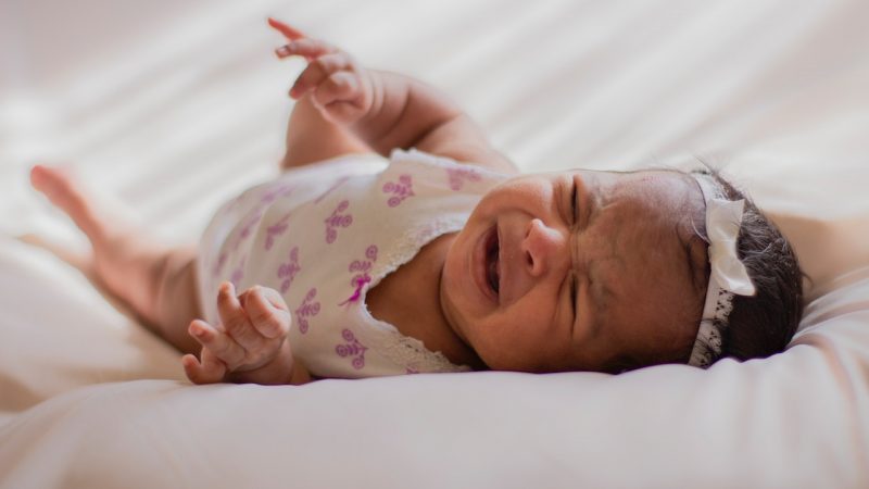 Qu’est-ce que la colique et comment faire passer le bébé qui en souffre ?